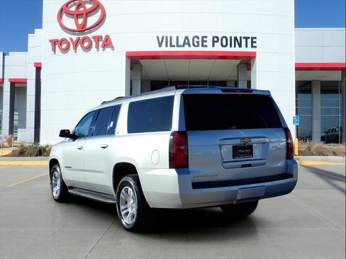 Used 2019 Chevrolet Suburban LT image 3