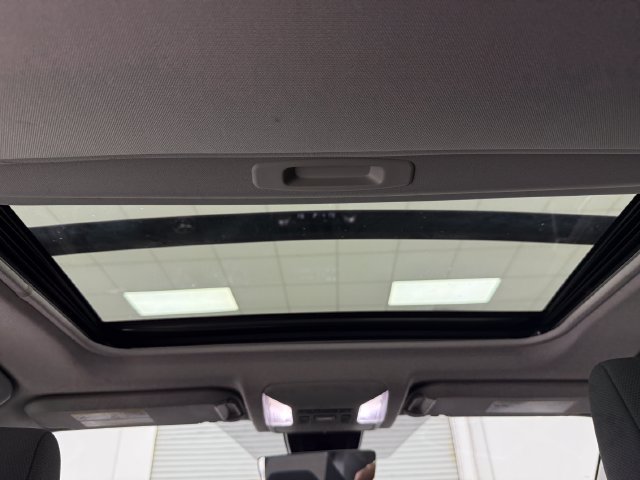 Used 2022 Toyota RAV4 XLE w/ Convenience Package FWD image 33