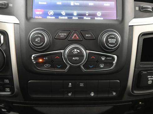 Used 2020 RAM 1500 Classic SLT w/ Luxury Group AWD/4WD image 30