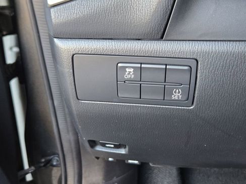 Used 2017 MAZDA MAZDA3 Touring image 21