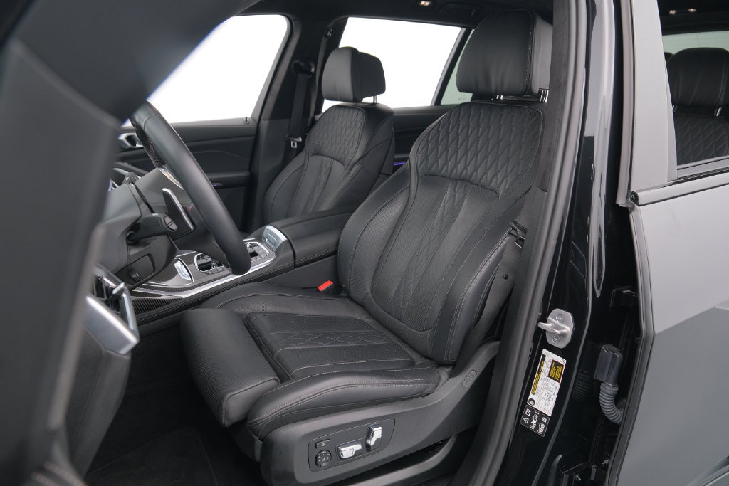 Used 2025 BMW X7 M60i w/ Executive Package AWD/4WD image 13