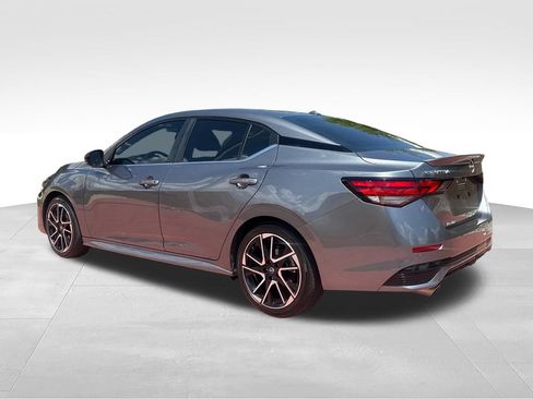Used 2025 Nissan Sentra SR FWD image 6