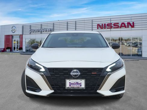 Used 2025 Nissan Altima 2.5 SR w/ SR Premium Package image 10