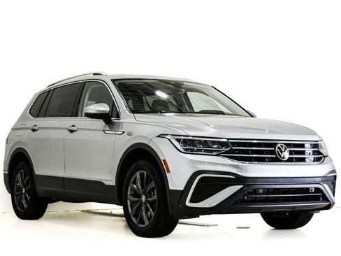 Used 2022 Volkswagen Tiguan SE AWD/4WD image 1