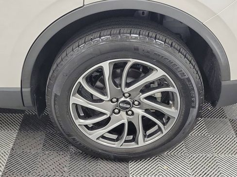 Used 2021 Lincoln Corsair Standard image 10