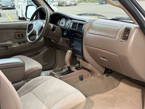 Used 2001 Toyota Tacoma PreRunner image 17