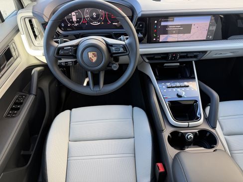 Certified 2026 Porsche Cayenne AWD/4WD image 16