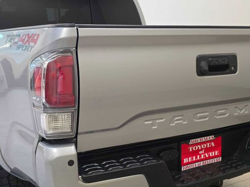 Certified 2022 Toyota Tacoma TRD Sport w/ TRD Premium Sport Package AWD/4WD image 7