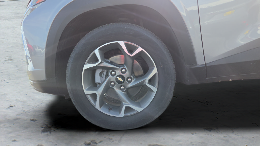 Used 2025 Chevrolet Trax LT w/ LT Convenience Package FWD image 30