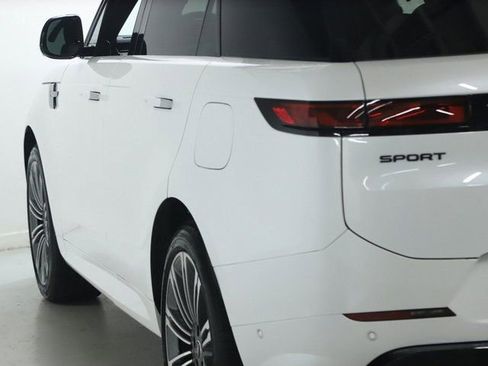 Used 2025 Land Rover Range Rover Sport Dynamic SE image 6