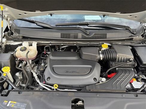Used 2024 Chrysler Pacifica Touring-L image 28