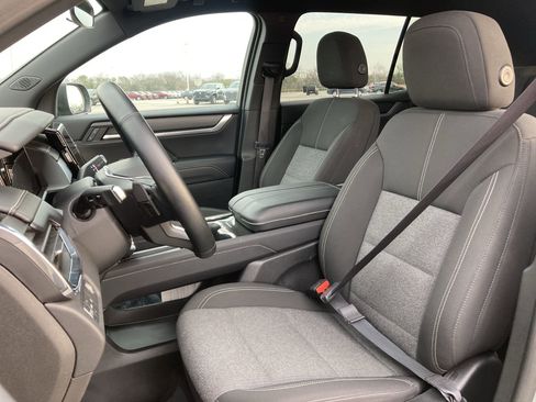 Used 2025 GMC Acadia Elevation image 13