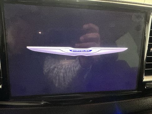 Used 2022 Chrysler Pacifica Touring-L image 53