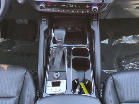 Used 2025 Kia Telluride S FWD image 19