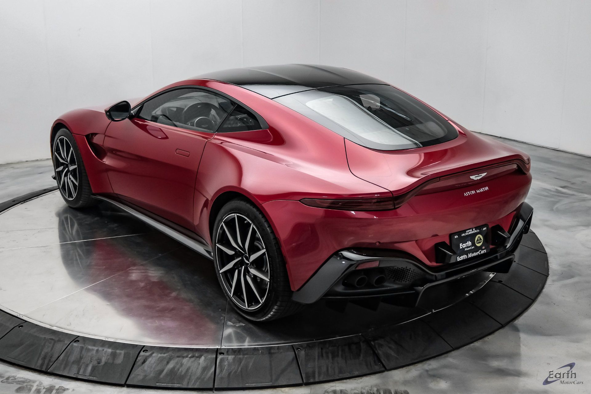 Used 2019 Aston Martin V8 Vantage Coupe RWD image 14