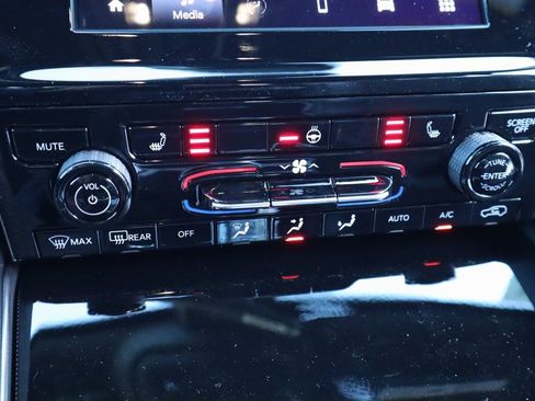 New 2025 Jeep Grand Cherokee Altitude image 7