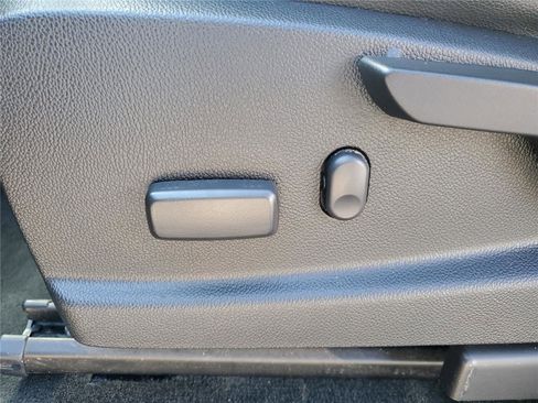 Used 2018 Chevrolet Colorado Z71 image 17