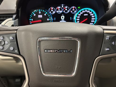 Used 2019 GMC Yukon Denali w/ Denali Ultimate Package AWD/4WD image 16