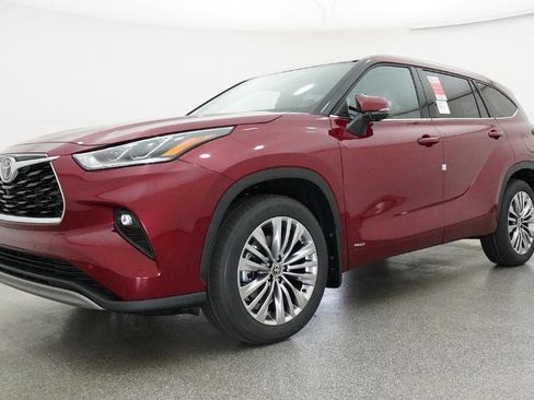 New 2026 Toyota Highlander Platinum image 15