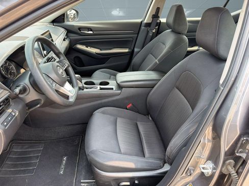 Used 2025 Nissan Altima 2.5 SV FWD image 5