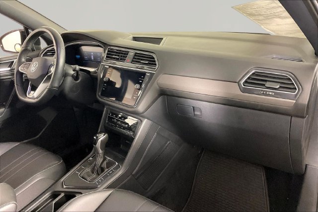 Used 2023 Volkswagen Tiguan SE R-Line FWD image 25