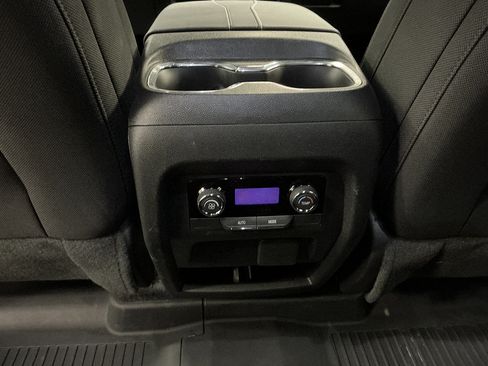 Used 2025 Chevrolet Traverse LT w/ Driver Confidence Package FWD image 20