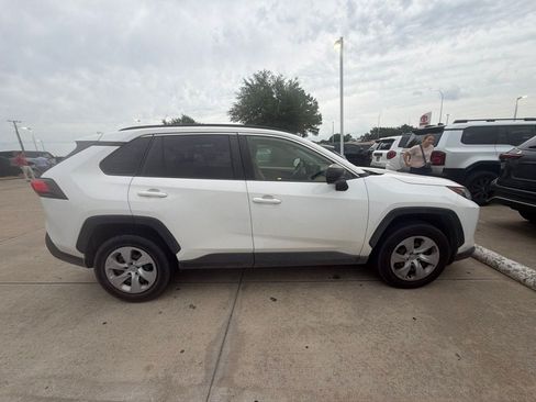 Used 2019 Toyota RAV4 LE AWD/4WD image 3