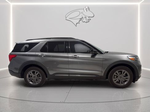 Used 2023 Ford Explorer XLT w/ Equipment Group 202A AWD/4WD image 7