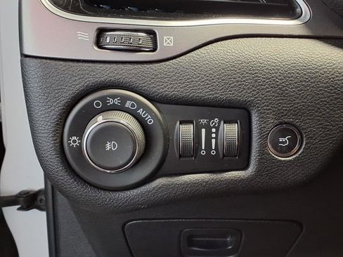 Used 2019 Jeep Cherokee Limited image 20