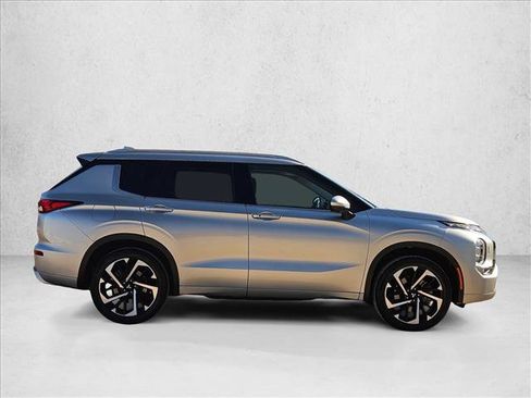 Used 2023 Mitsubishi Outlander SEL AWD/4WD image 4
