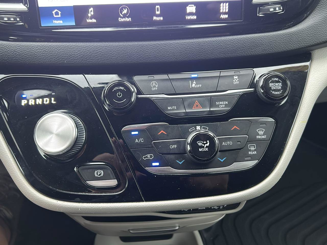 Used 2022 Chrysler Pacifica Touring-L FWD image 16
