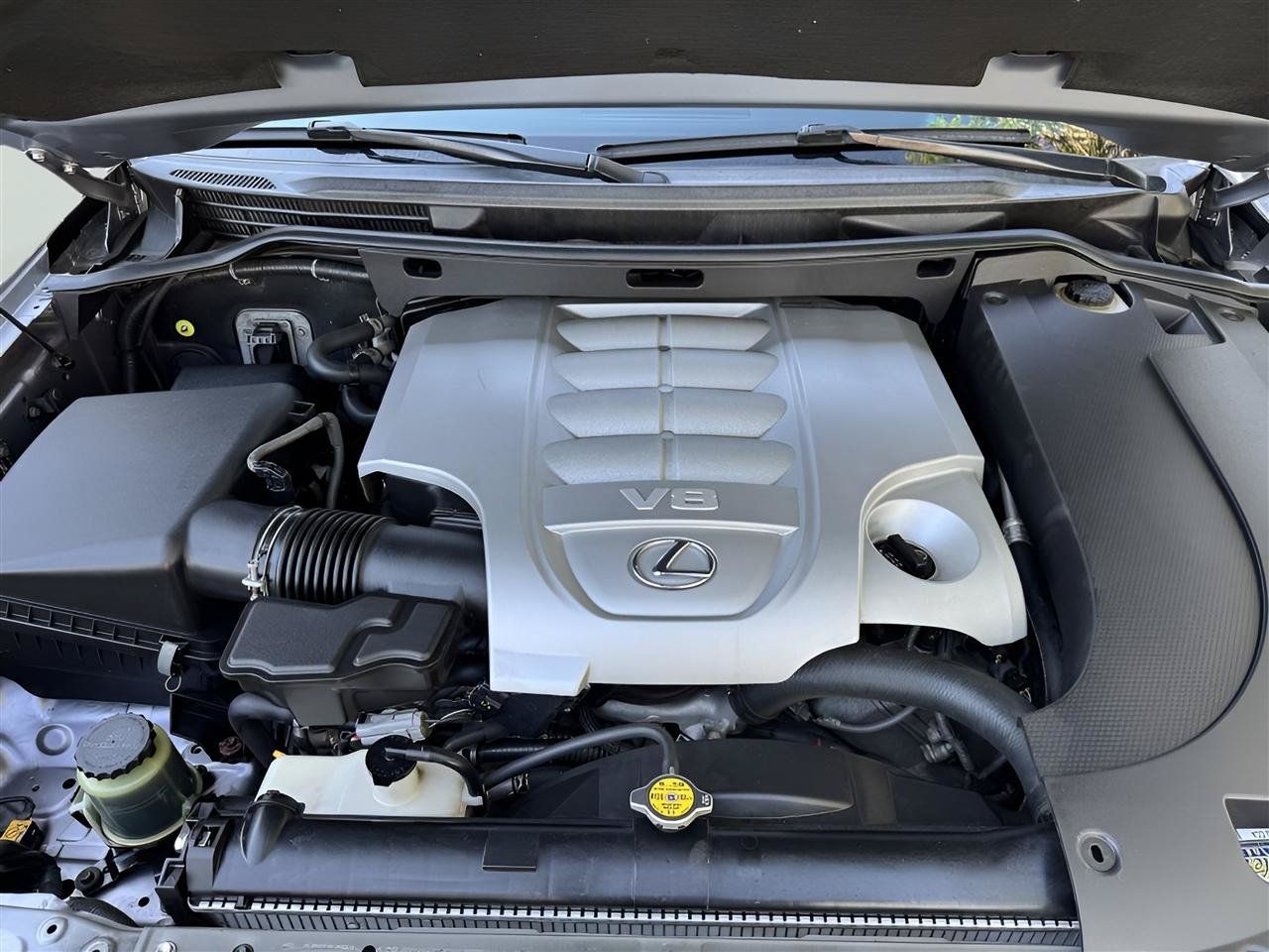 Used 2011 Lexus LX 570 4WD w/ Luxury Pkg image 34