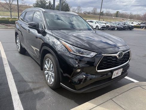 Used 2023 Toyota Highlander Limited image 1