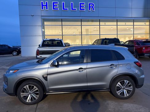 Used 2021 Mitsubishi Outlander Sport Black Edition image 3