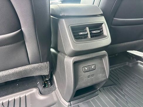 New 2025 Chevrolet Equinox EV LT image 17