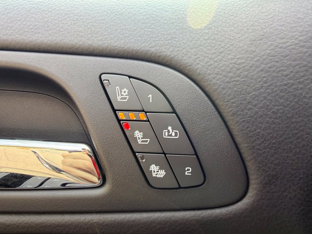 Used 2013 Chevrolet Avalanche LTZ AWD/4WD image 37