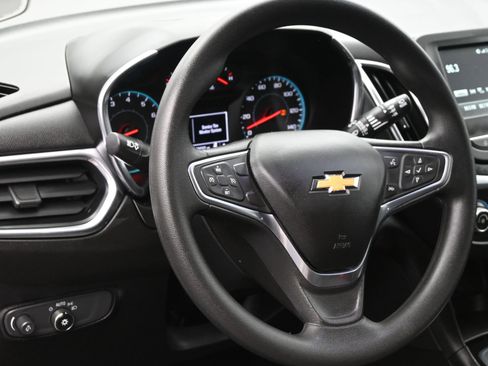 Used 2018 Chevrolet Equinox LT image 17