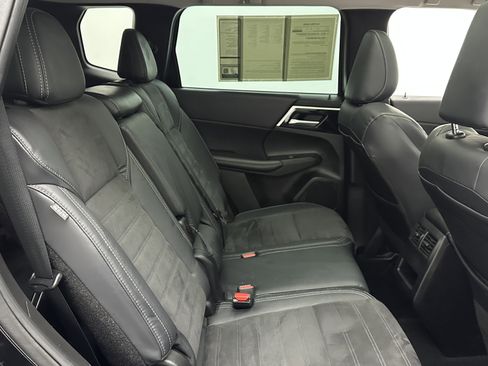 Used 2023 Mitsubishi Outlander SE image 33