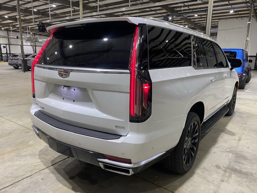 Used 2023 Cadillac Escalade ESV Premium Luxury AWD/4WD image 16