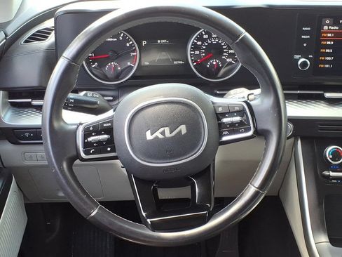 Used 2023 Kia Carnival LX FWD image 18
