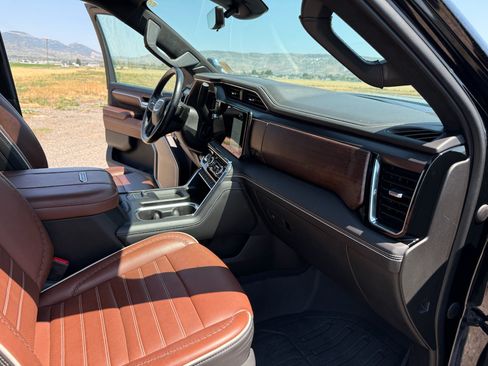 Used 2024 GMC Sierra 3500 Denali Ultimate AWD/4WD image 38