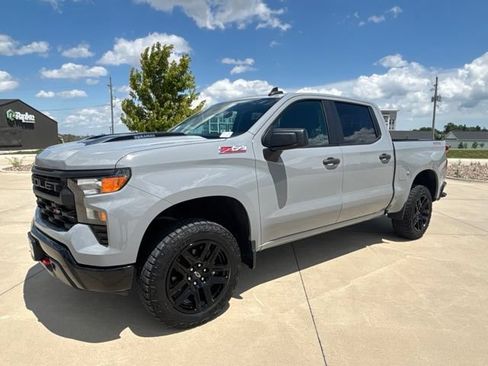 Used 2024 Chevrolet Silverado 1500 Custom Trail Boss AWD/4WD image 2