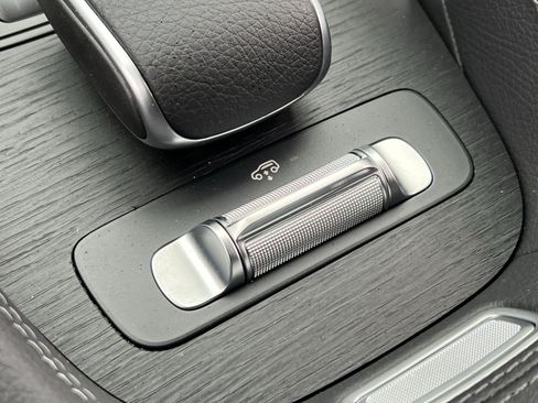 New 2026 Mercedes-Benz GLS 450 4MATIC image 40