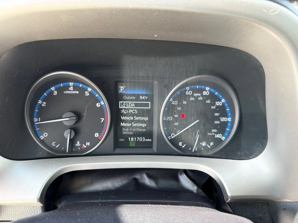 Used 2017 Toyota RAV4 XLE w/ Carpet Mat Package AWD/4WD image 19