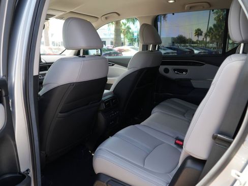 Used 2025 Honda Pilot EX-L image 17