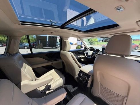Used 2022 Lincoln Aviator AWD w/ Premium Package image 36