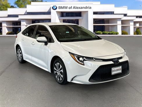 Used 2022 Toyota Corolla LE w/ Premium Interior Package FWD image 3