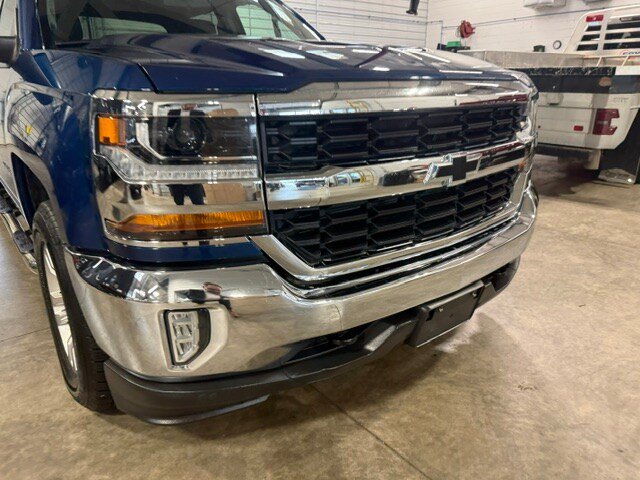 Used 2017 Chevrolet Silverado 1500 LT w/ All Star Edition AWD/4WD image 2