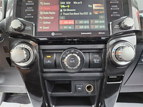 Used 2020 Toyota 4Runner 4WD image 25