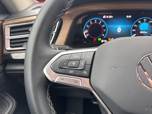 Used 2025 Volkswagen Atlas SE image 7